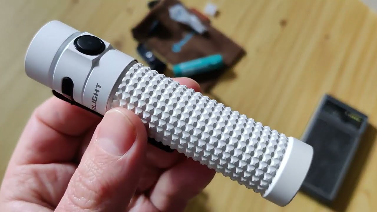 Обзор OLIGHT S2R II BATON WHITE - один из самых красивых фонарей
