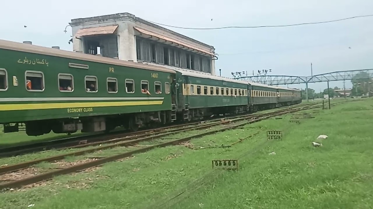Awami  Express Train Wazirabad Junction Pakistan Railway Punjab 🇵🇰🇵🇰🇵🇰😎😎👍💯