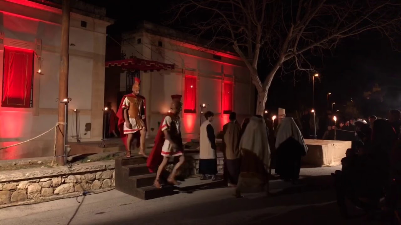 Via Crucis vivente del Giovedi Santo a Ispica (flagellazione/crocifissione), apertura delle porte