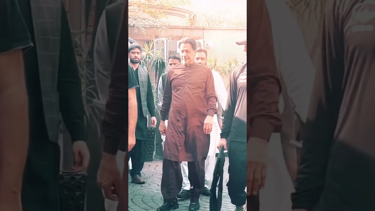 Imran Khan Is Walking at His home In Zaman Park #leadership #viral #imrankhan #pti