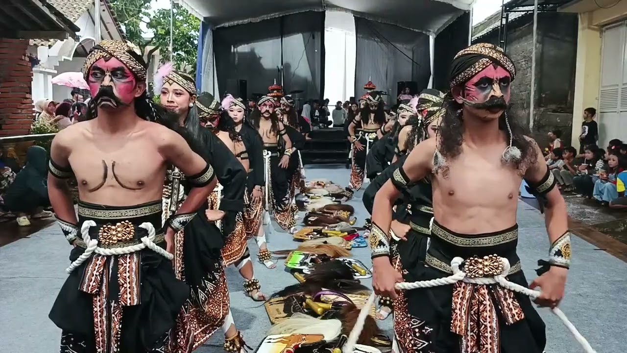 Traditional dance #dance #story #keseniantradisional 