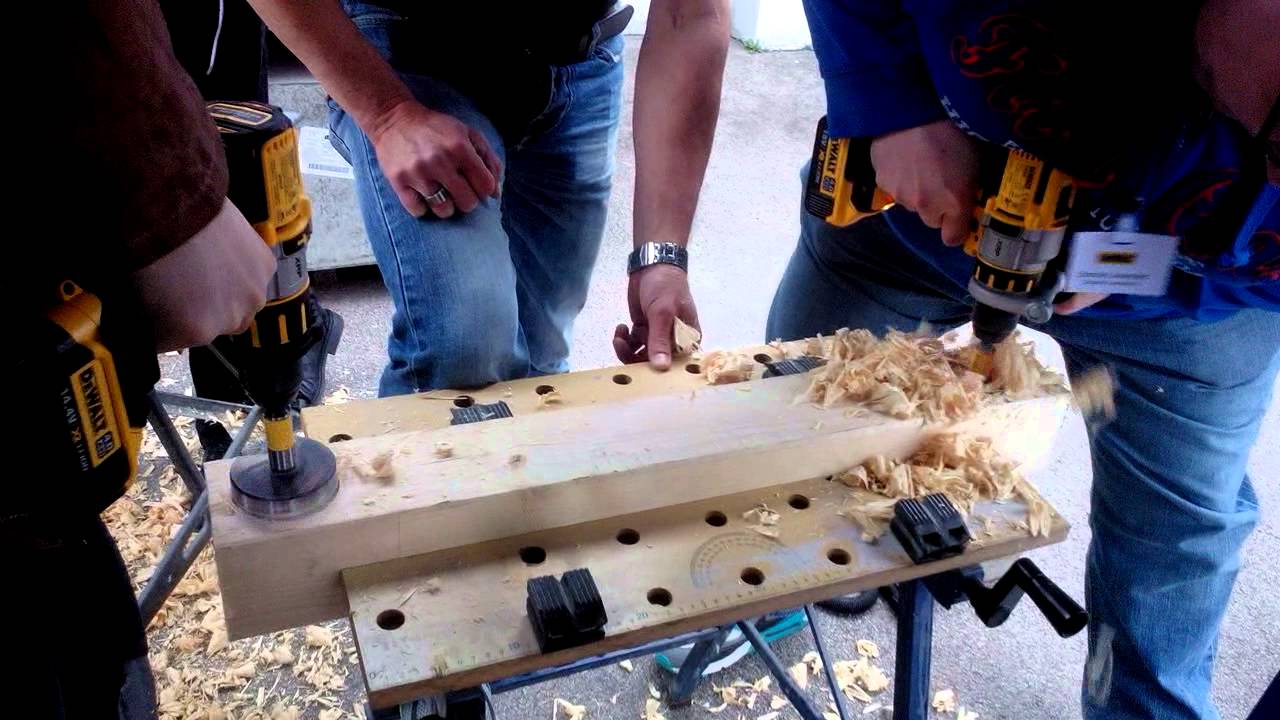 76 mm DeWalt Forstnerbohrer an 18V 3 Gangschrauber