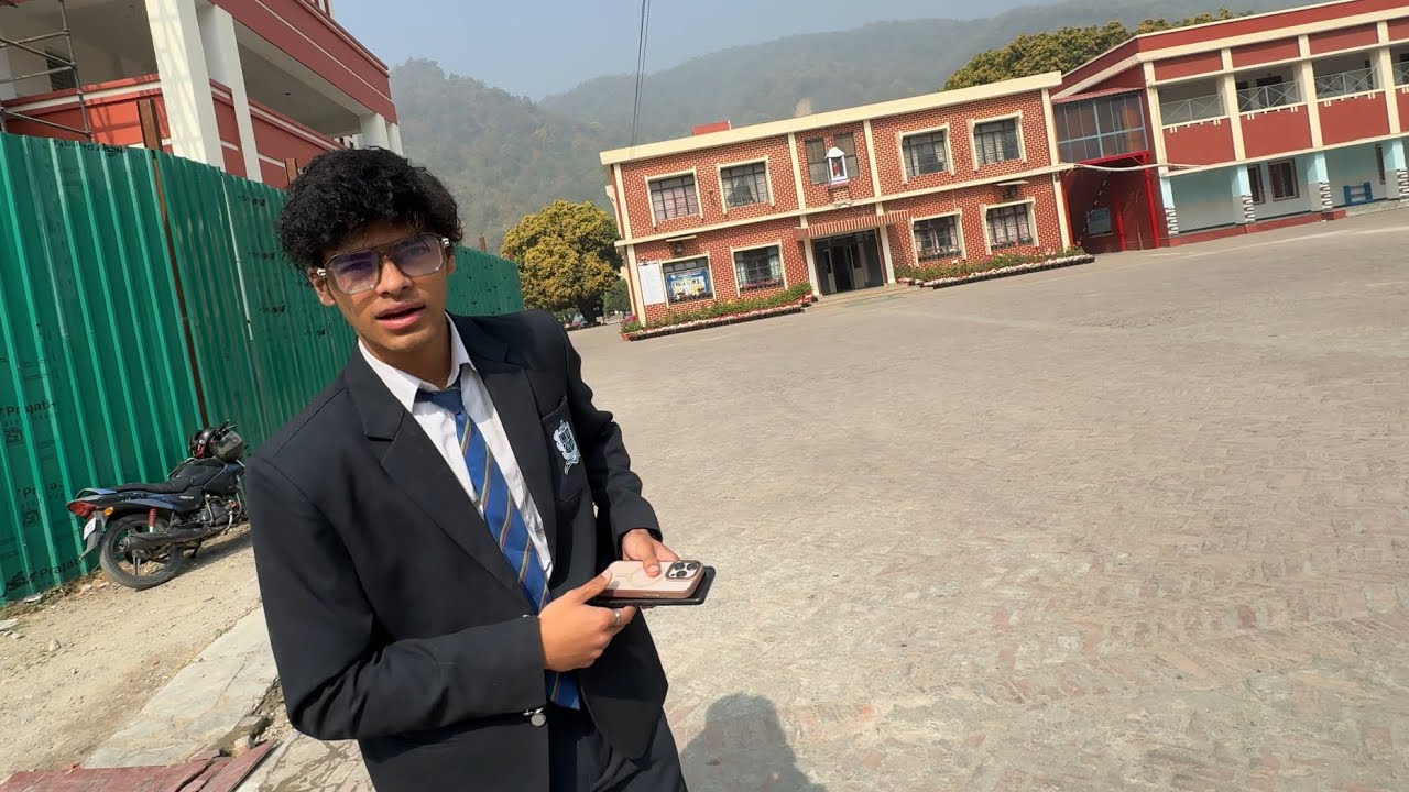 Om Ko 12th Ke English Board Exam Mein Phone Ke Sath Pakad Liya 😲 Cheating Karte Hue 