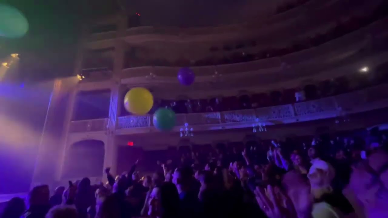 www.tribute-coldplay.com Coldday brings on stage all the magic of Coldplay's music.