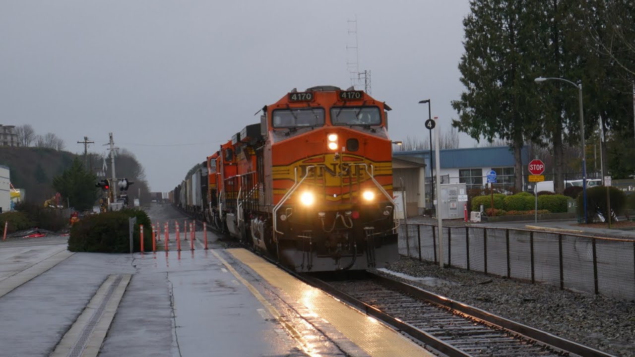 BNSF 4170 manifest in Edmonds WA