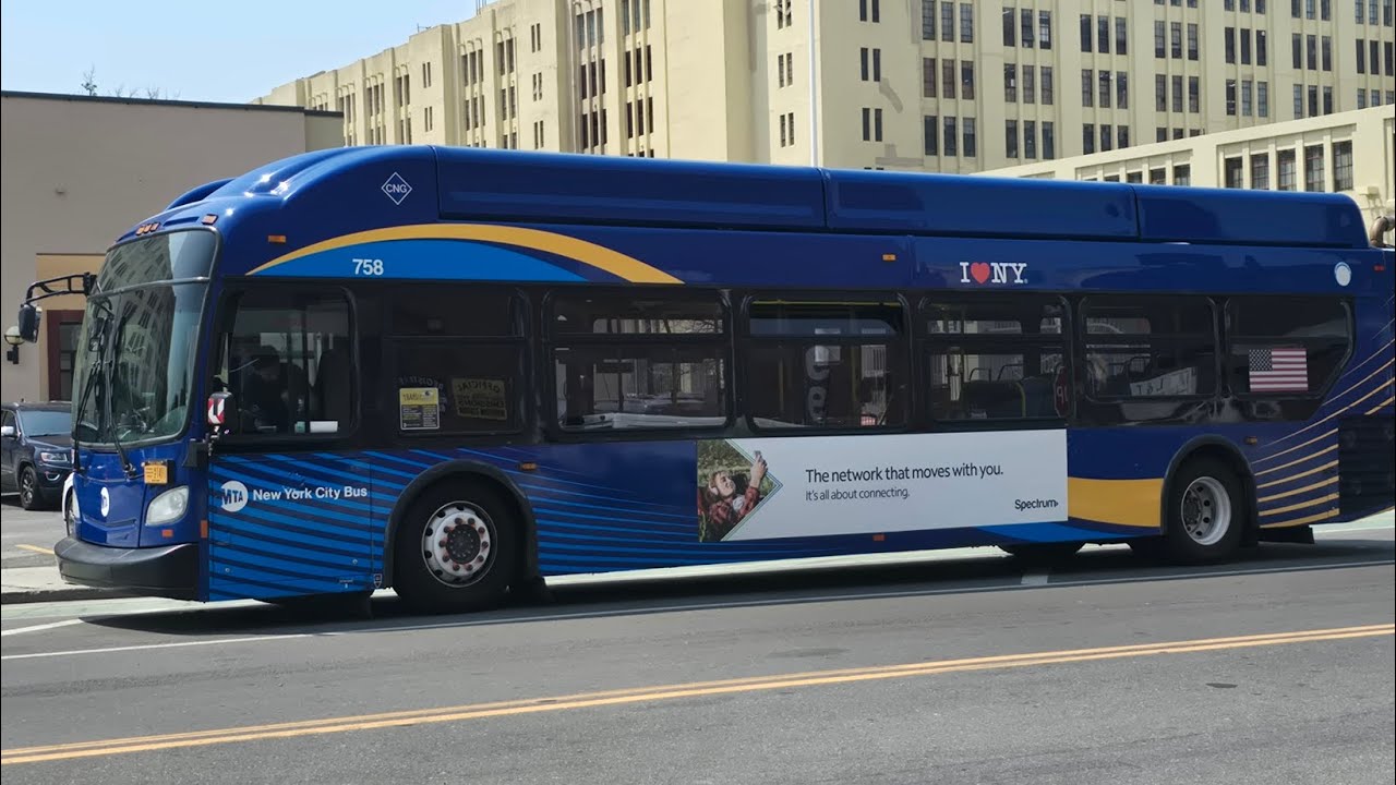Iconic Replicas New Flyer XN40 Transit Bus Bank Unboxing Video 