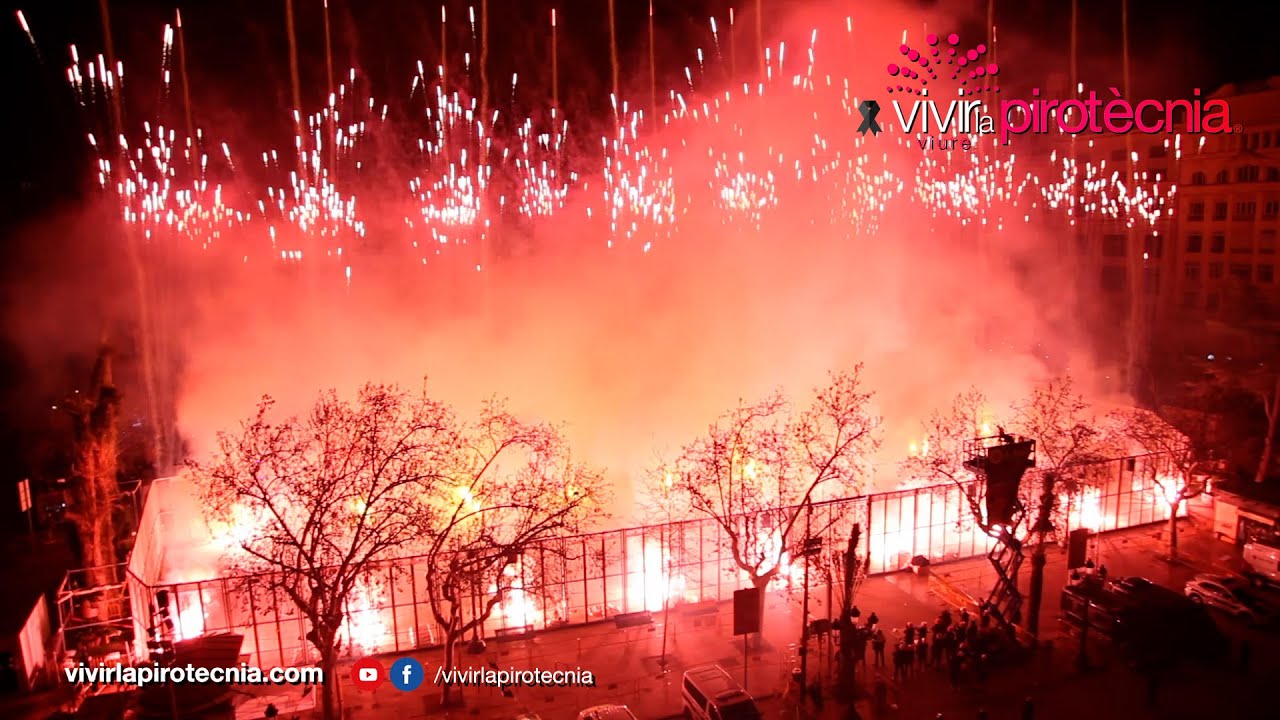 Fallas Valencia 2025, Nit de l'Alba 2025, Castillo Fuegos Artificiales, 15  Marzo, Valenciana