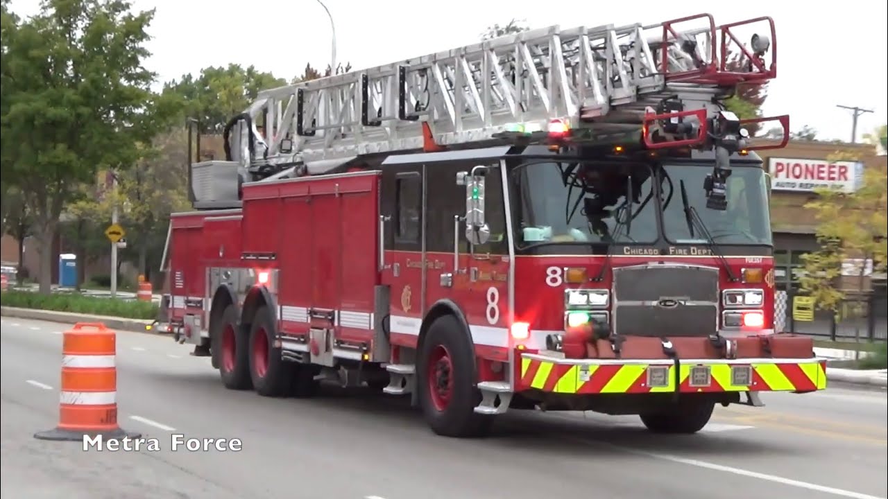 Chicago Fire Dept Truck 52, Aerial Tower 8, & Squad 5 Responding