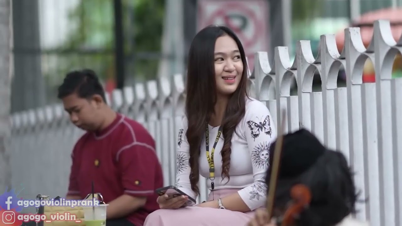 Awalnya Pada Ngetawain, Akhirnya Pada Kaget Pas Gembel Pulang Pake Mobil SPORT