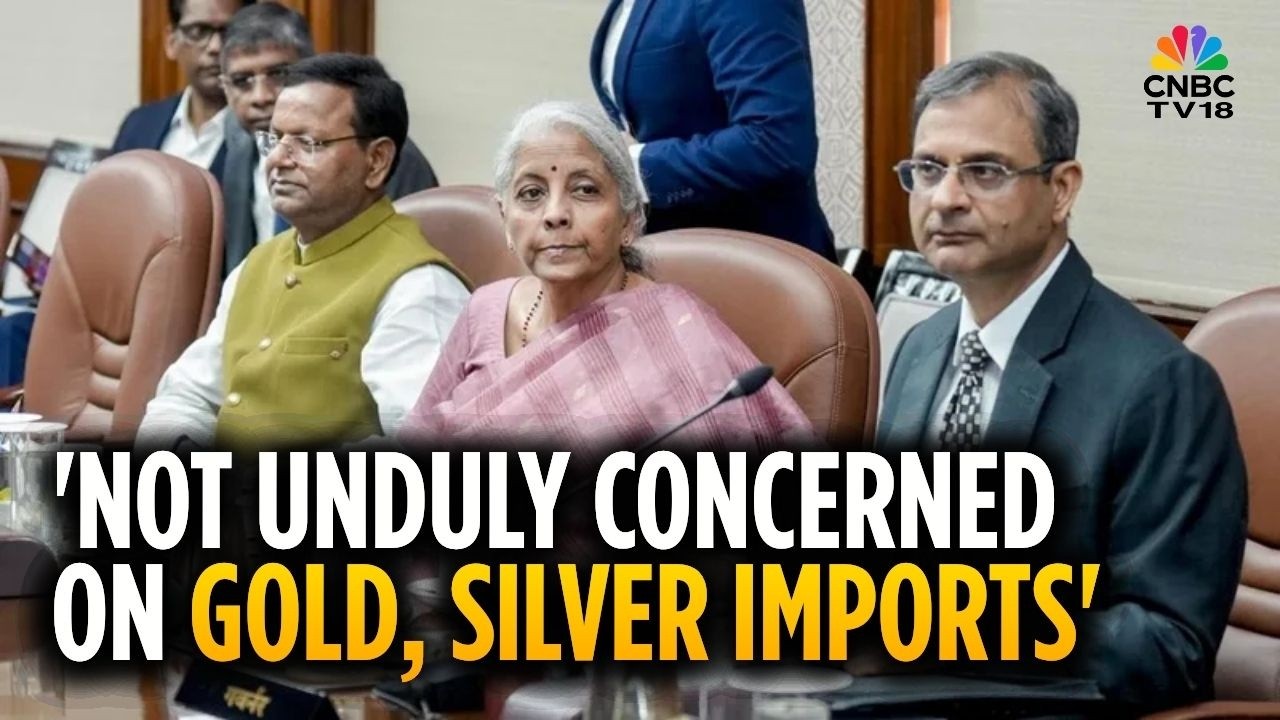 Gold Demand Not 'Alarming', CAD Within Comfort Zone: FM Sitharaman & RBI Guv Strike Calm Note | N18V