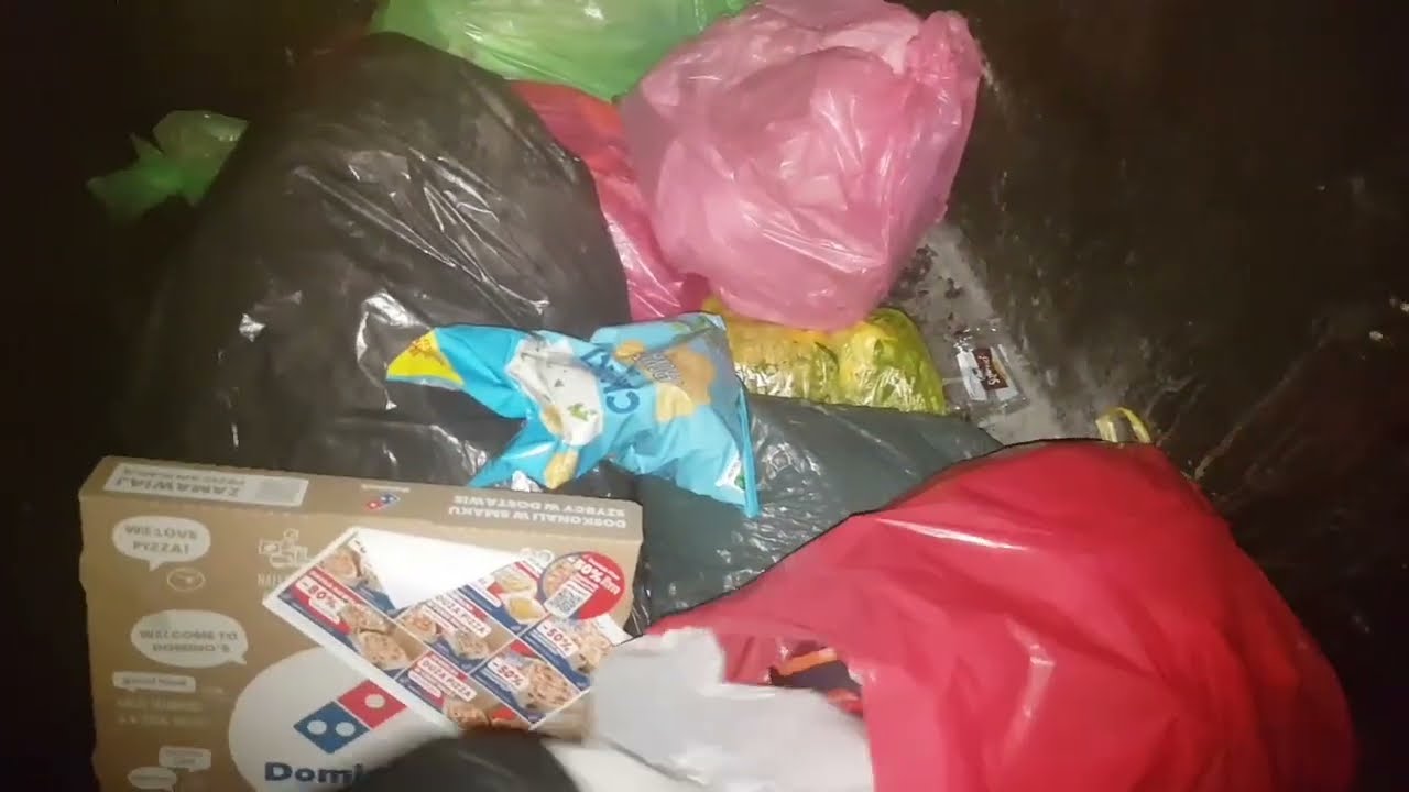 Nocny spacer śmietnikowy 🌛 | pomimo późnej pory znaleźliśmy znajdki💙 #zerowaste #ecology hasiok