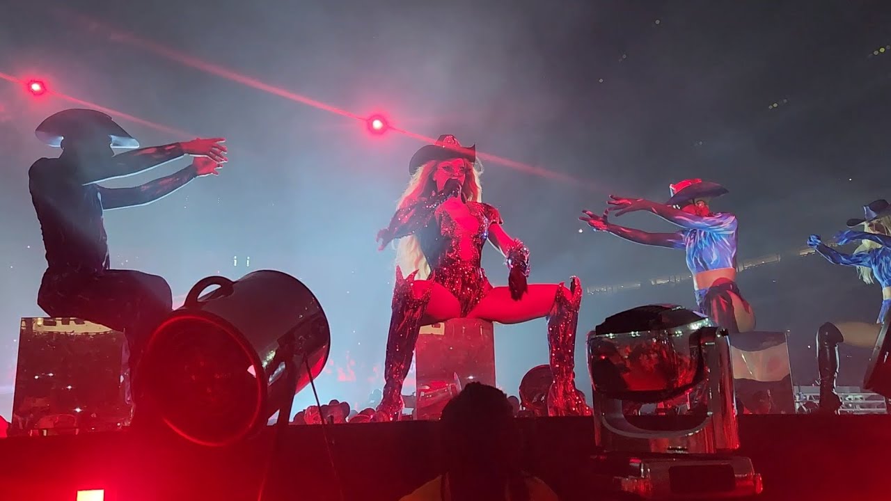 Renaissance world tour - Thique/All up in your mind/Drunk in love - Houston night 2