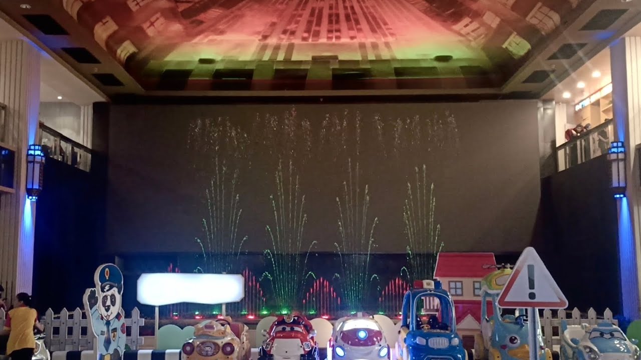 Sleigh Ride Fountain Show Grand Indonesia (with better POV and sound quality)