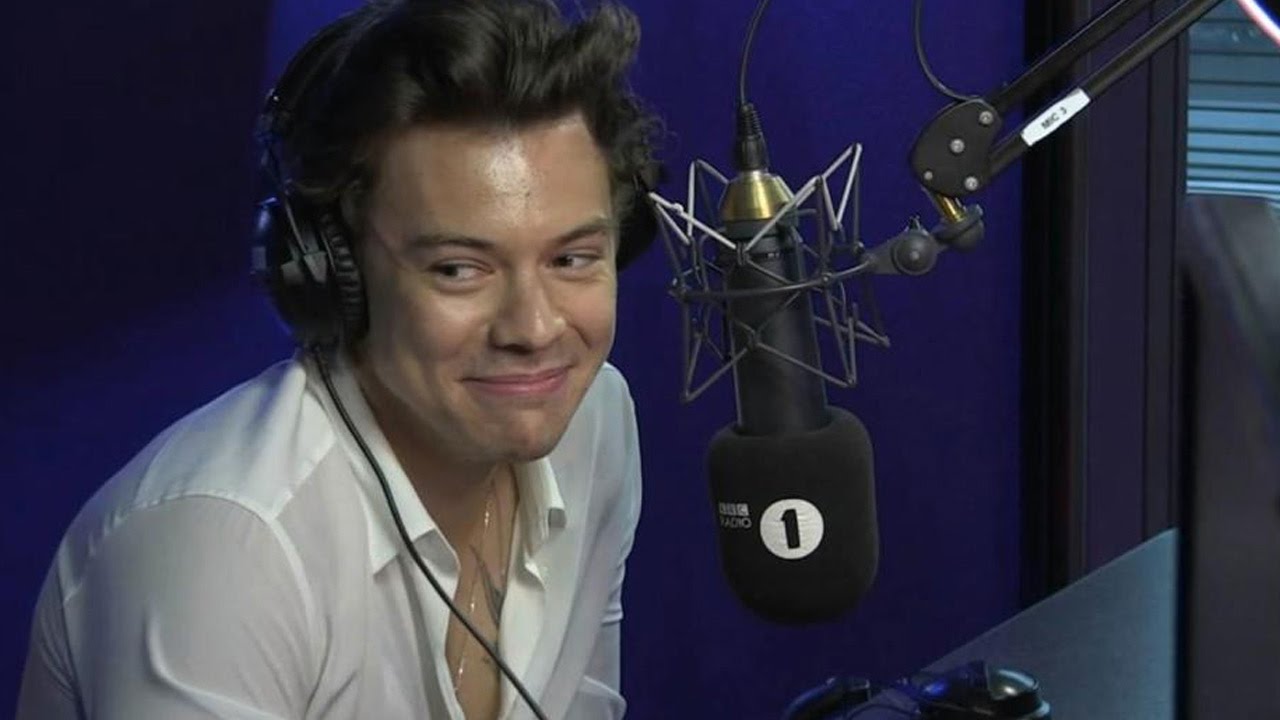Harry Styles SCREAMS When Asked If 