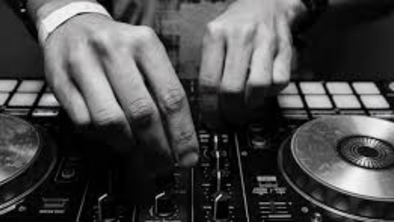 DJ AKHS