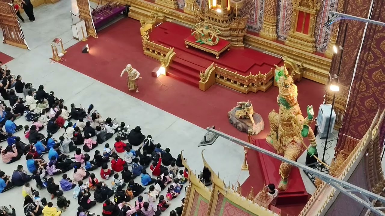 การแสดงต้อนรับผู้เข้าชมนิทรรศการ อาคารเรียนรู้เรื่องโขน ตอน กุมภกรรณทดน้ำ
