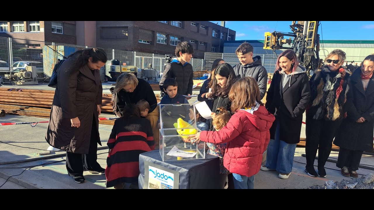 El colegio Jado de Erandio coloca la primera piedra de su nuevo edificio