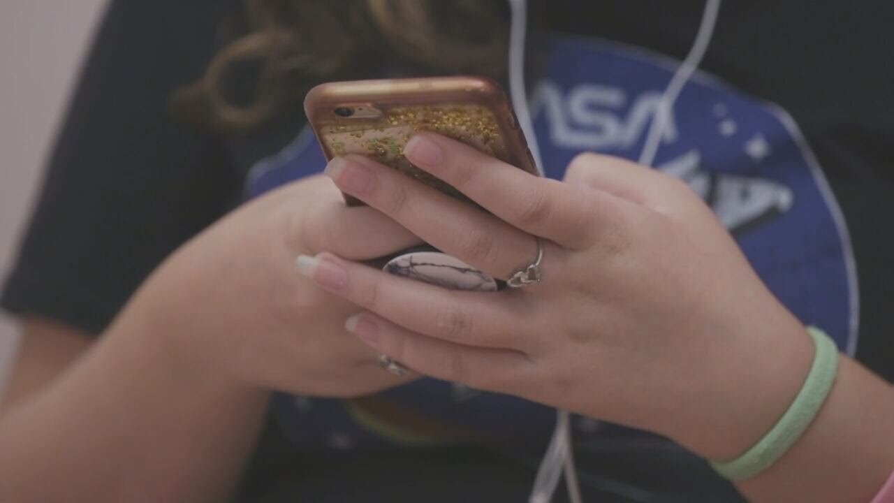 Meta accused of profiting from fraudulent ads on Facebook and Instagram | WSOC-TV