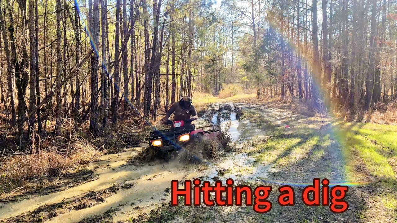 Hitting A Dig on My Honda Foreman 520!! (Send It!!)