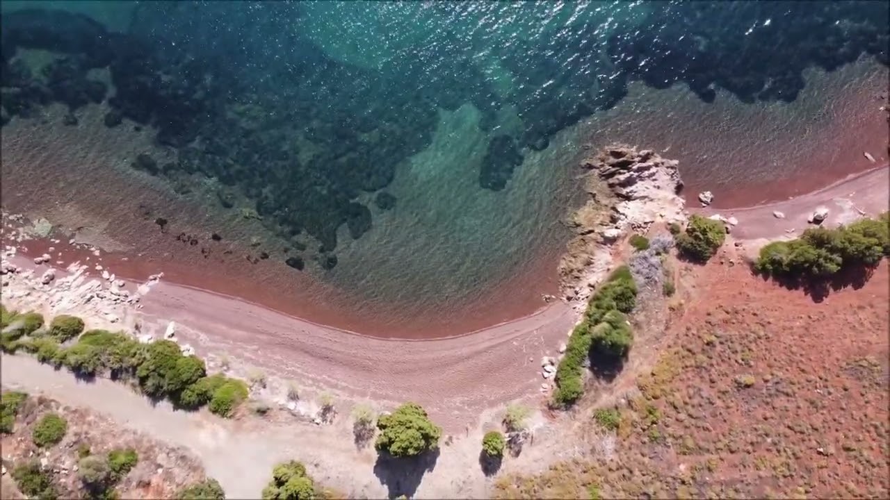 &Tau;&rho;&iota;&zeta;ό&nu;&iota;&alpha; &Phi;&omega;&kappa;ί&delta;&alpha;&sigmaf;, &tau;&omicron; &pi;&alpha;&nu;έ&mu;&omicron;&rho;&phi;&omicron; &nu;&eta;&sigma;ά&kappa;&iota; &sigma;&tau;&omicron;&nu; &Kappa;&omicron;&rho;&iota;&nu;&theta;&iota;&alpha;&kappa;ό - Tiny Trizonia island from above
