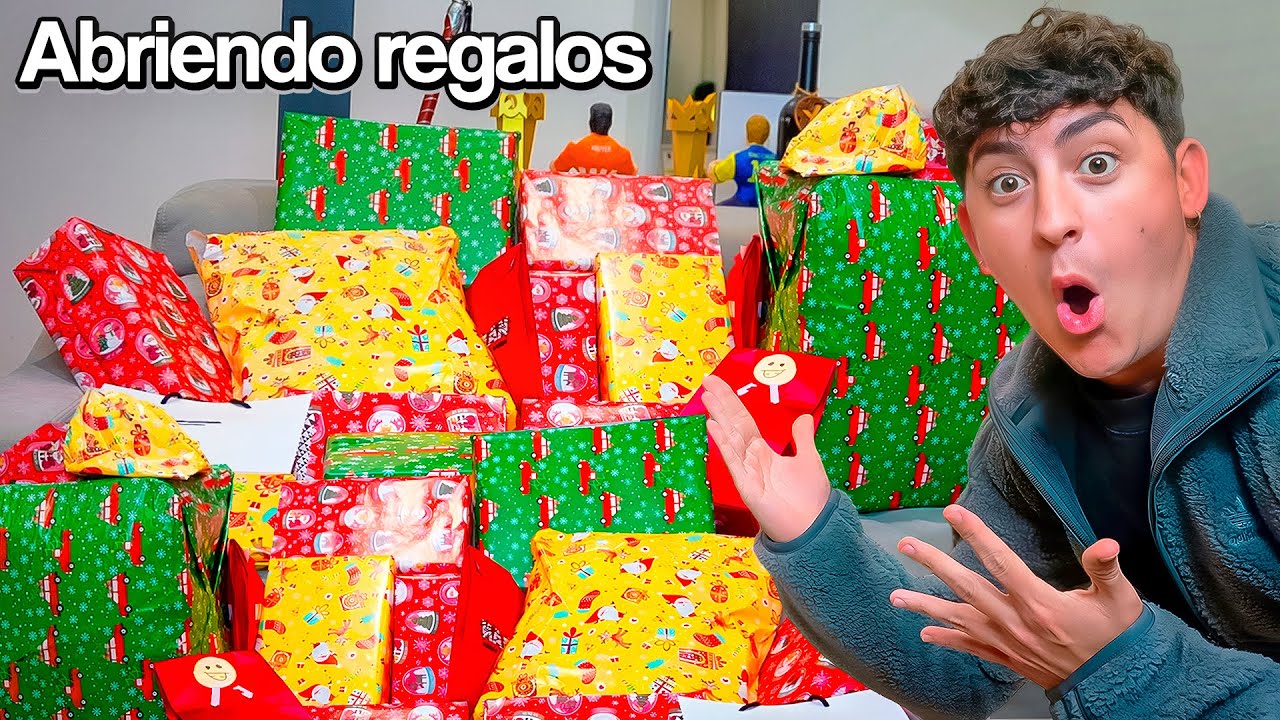 ABRIENDO REGALOS de NAVIDAD que me ha COMPRADO ERIC *se r&iacute;e de m&iacute;*