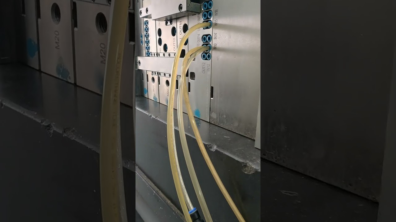 Internal cleaning of mold water channels