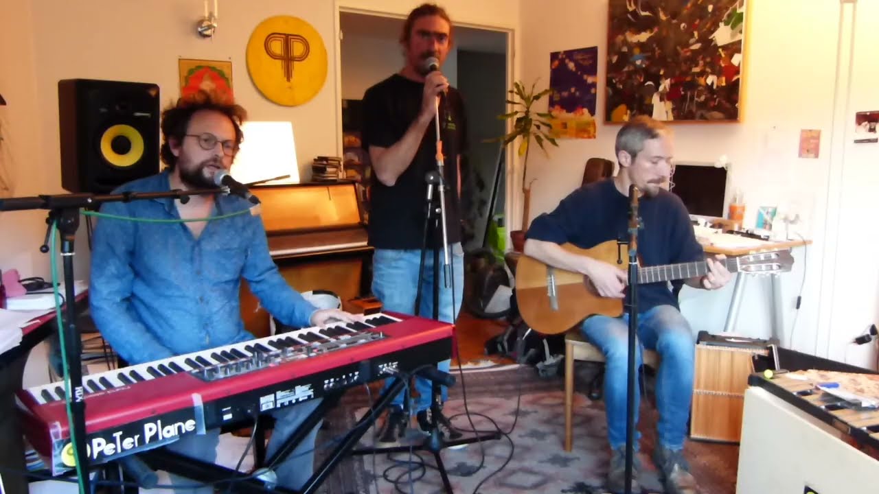 Faire comme tout le monde (paroles et musique: Moko Vey; arrangements : Peter Plane)