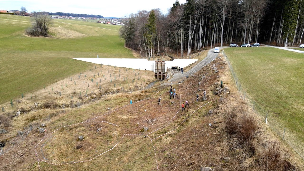 Hochwasser Retensionsbecken in der Flachgauer Gemeinde Berndorf