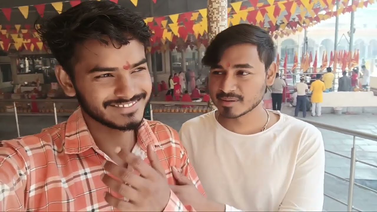Aaj hum gye mandir me Pooja karne 