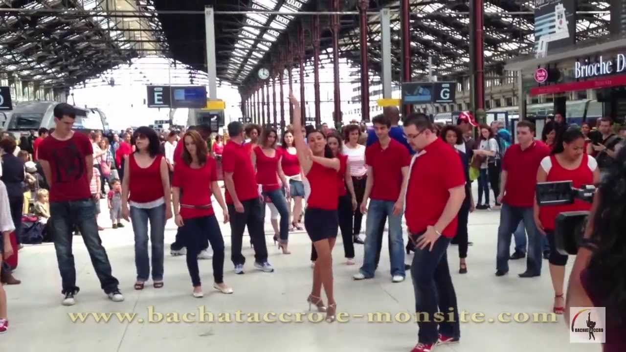 1st BACHATA FLASHMOB de France - Bachataccro - Paris Gare de Lyon / (OFFICIAL VIDEO)