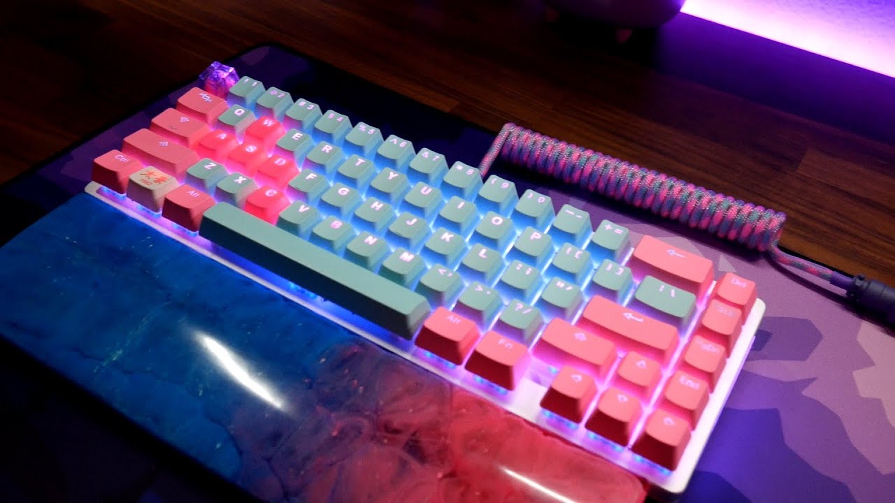 My New Custom GMMK 2 Glorious keyboard. Miami Summer theme build.