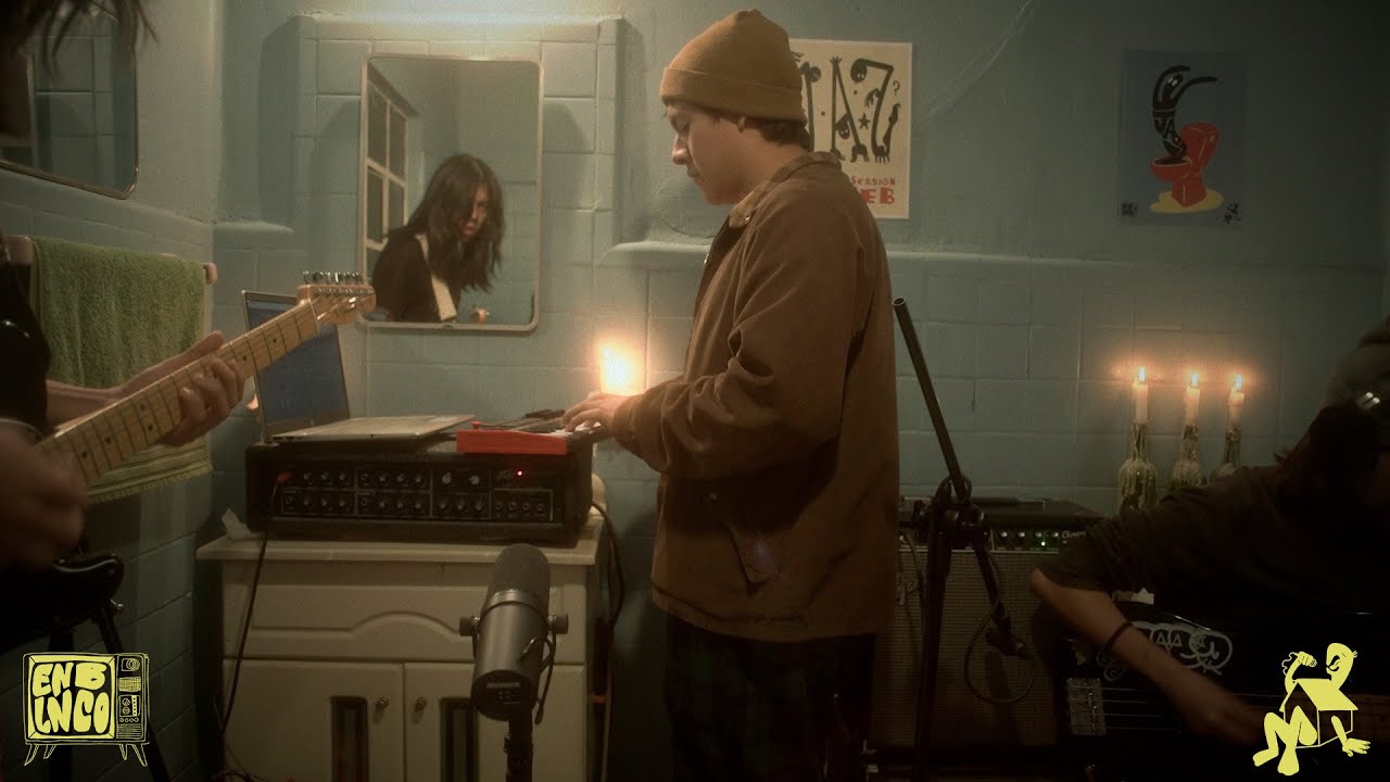 enblnco live: desde el baño con jaz