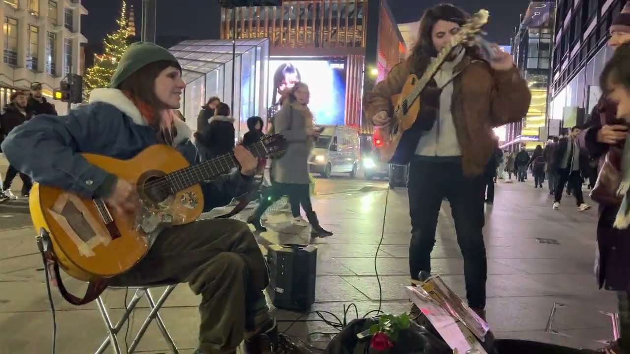 GB [4K] Dec 2022, Zurito Revolve around ,Two amazing Spanish Guitarist Tottenham court  London