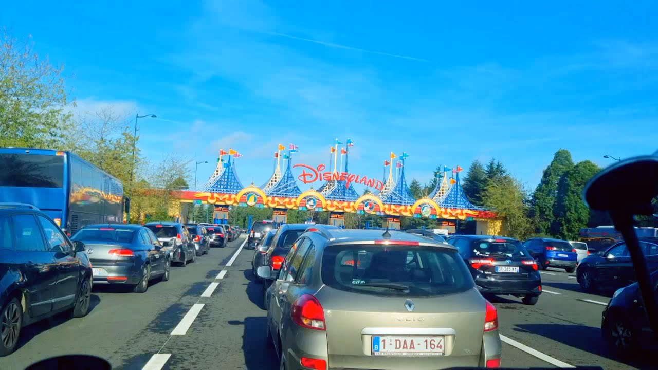 Disneyland Paris - Walking around car parking to the gate