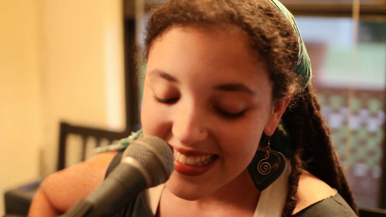 Naia Kete - Happy