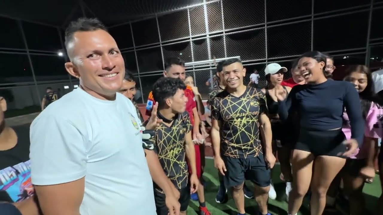 Entregando los premios a los ganadores mira cuánto ganamos 