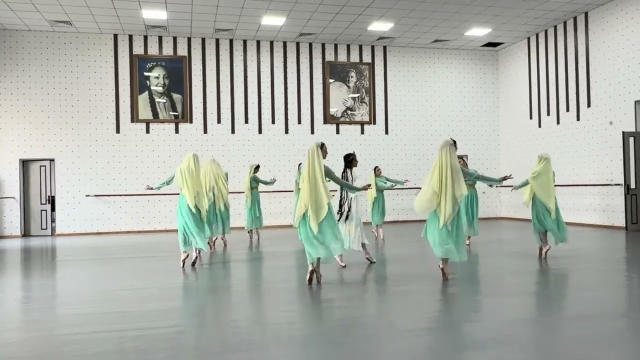 “Ilhom” raqsi. Nadirova Elena sahnaladhtirgan