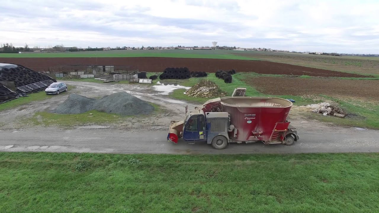 [PHANTOM3&GOPRO] Mélangeuse Siloking-Alimentation des génisses 2016