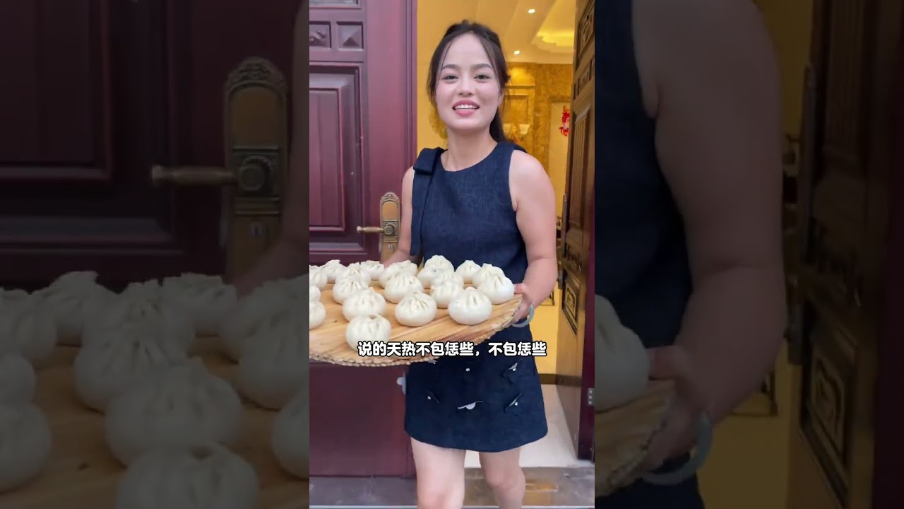 今天合伙跟公公婆婆包大包子吃，最后有一个比赛环节一不小心把公公的包子打到地上了，婆婆笑的直不起腰#记录真实生活 #2024新农人计划 #农村生活 #日常vlog
