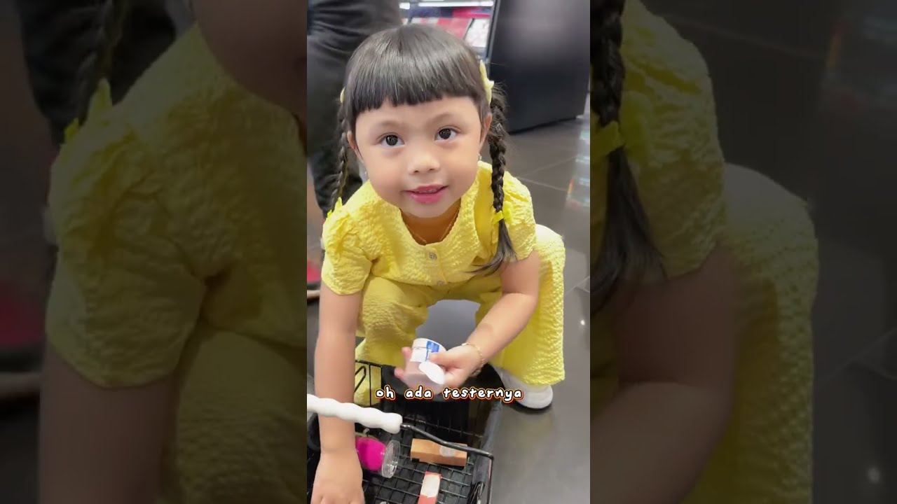 Begini Lucunya Mami Ameena Hanna Nur Atta Pergi Ke Mall Buat Belanja Make Up Buat Orang Gede