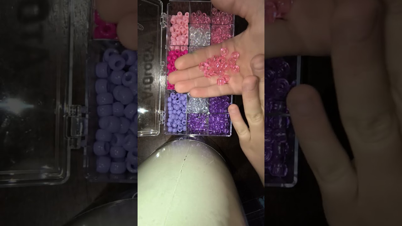 Tut on how to make Kandi star :33 ::) :):):):)