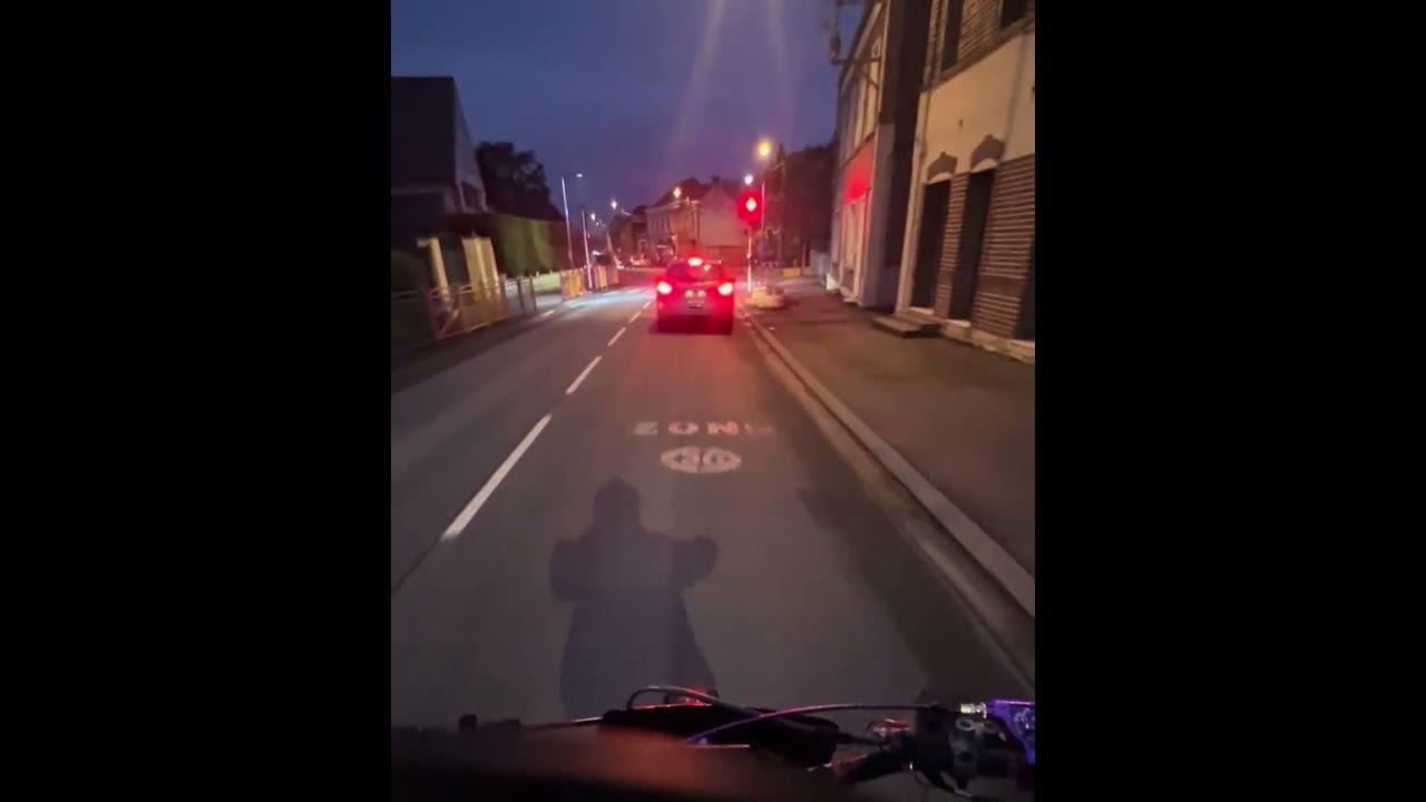 Petite vidéo, balade de nuit  50CC #50ccmotor #86topalu #supermoto #mrt #cc #smartphone #bikelife 