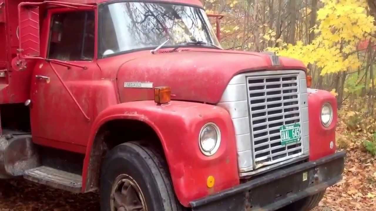 1973 International Loadstar 1700 dump truck