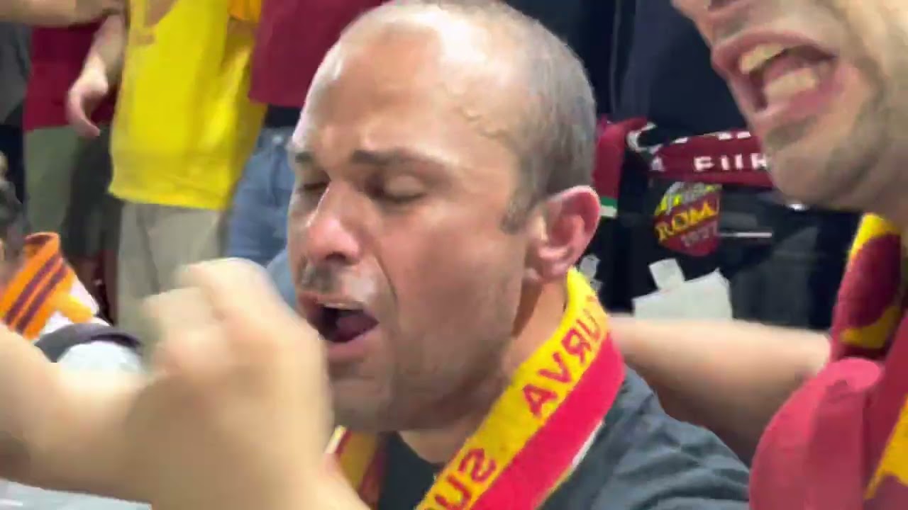 Roma - Fayenoord  25/05/2022 Conference League - Pellegrini alza la coppa - We are the champions