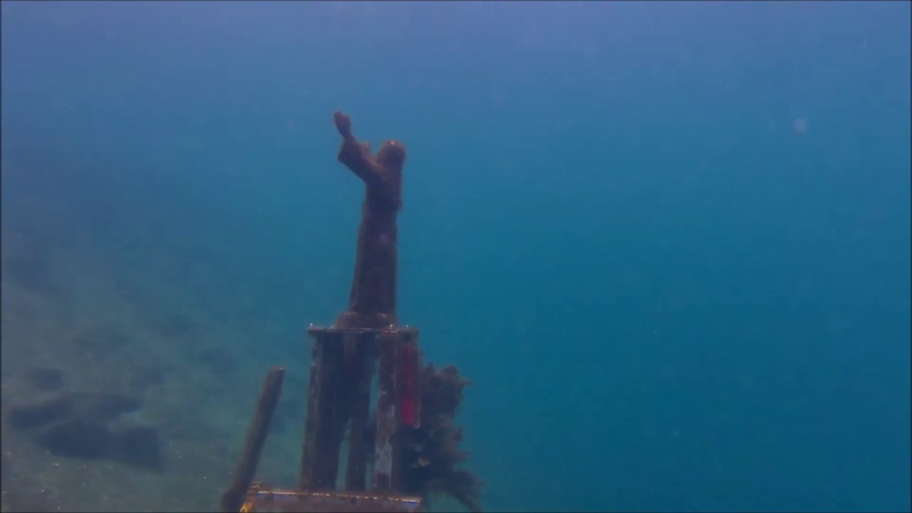 Il drone in immersione nel Lago di Como per riprese subacque. Eccole per la prima volta.