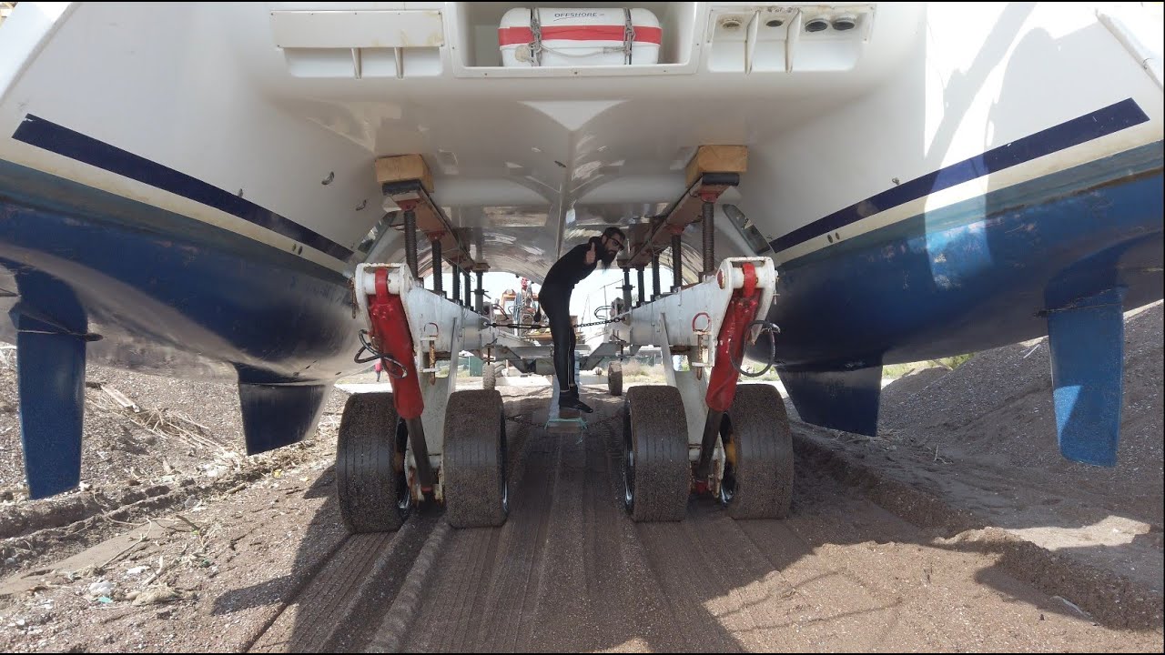 Ανέλκυση σκάφους καταμαράν Mediterraneo (Lagoon 420)