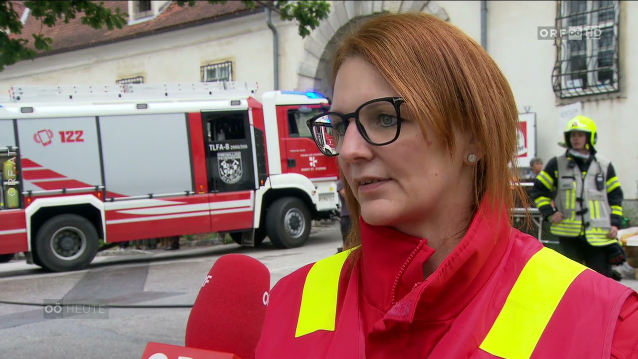 87-Jähriger fährt mit Auto in Personengruppe
