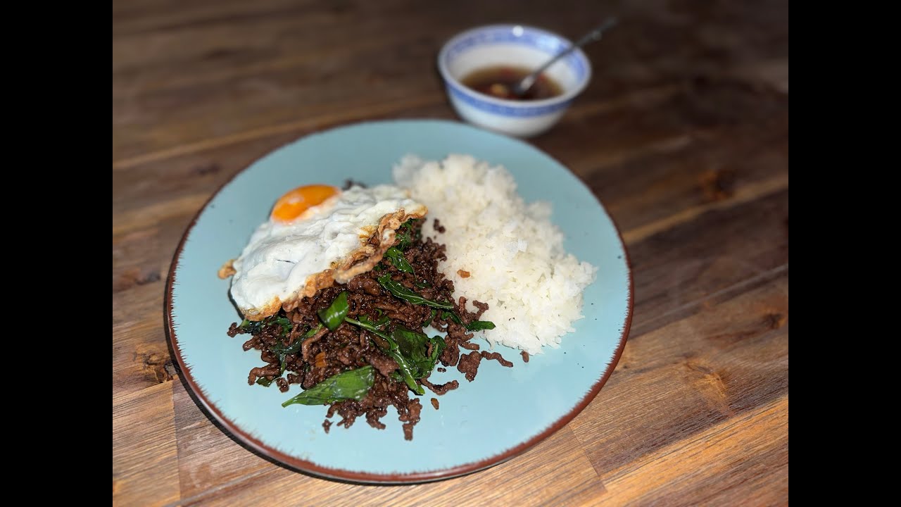 Pad Kra Pao wie in Thailand 🇹🇭 (mit Hackfleisch) | Thai Street Food Rezept (Thai Basil)