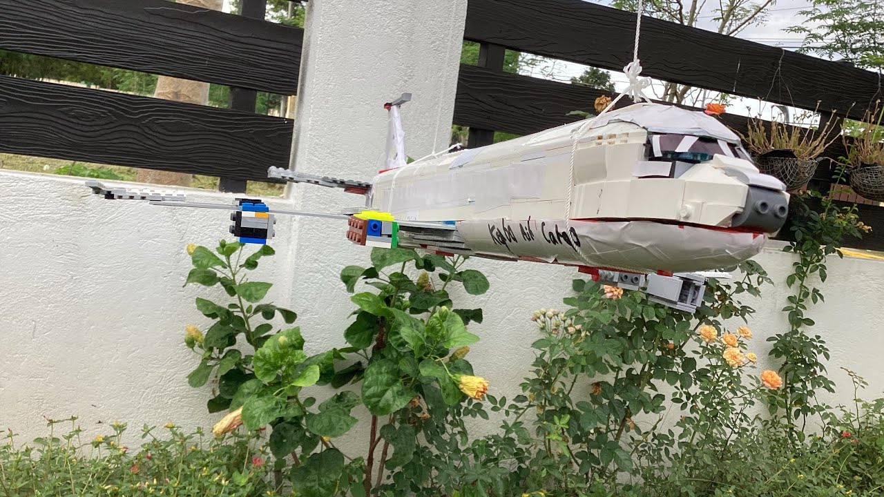 Trans. Air flight 671 in Lego.