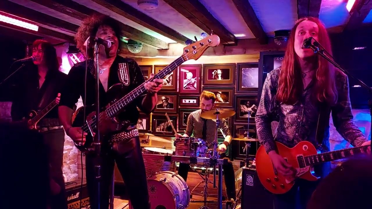 Dizzy Lizzy - The Boys Are Back In Town, Barnoldswick 25/08/22